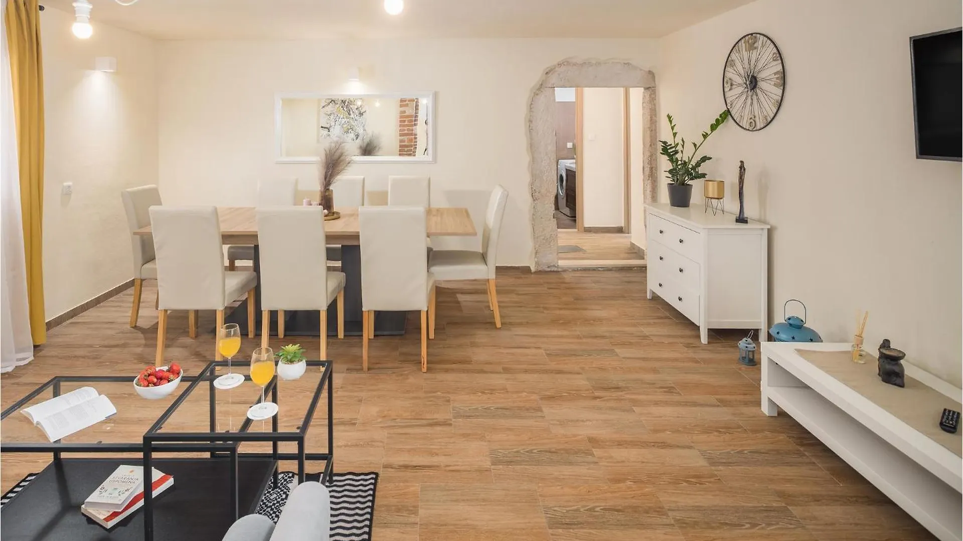 Holiday home 4 Bedroom Cozy Home In Peresiji