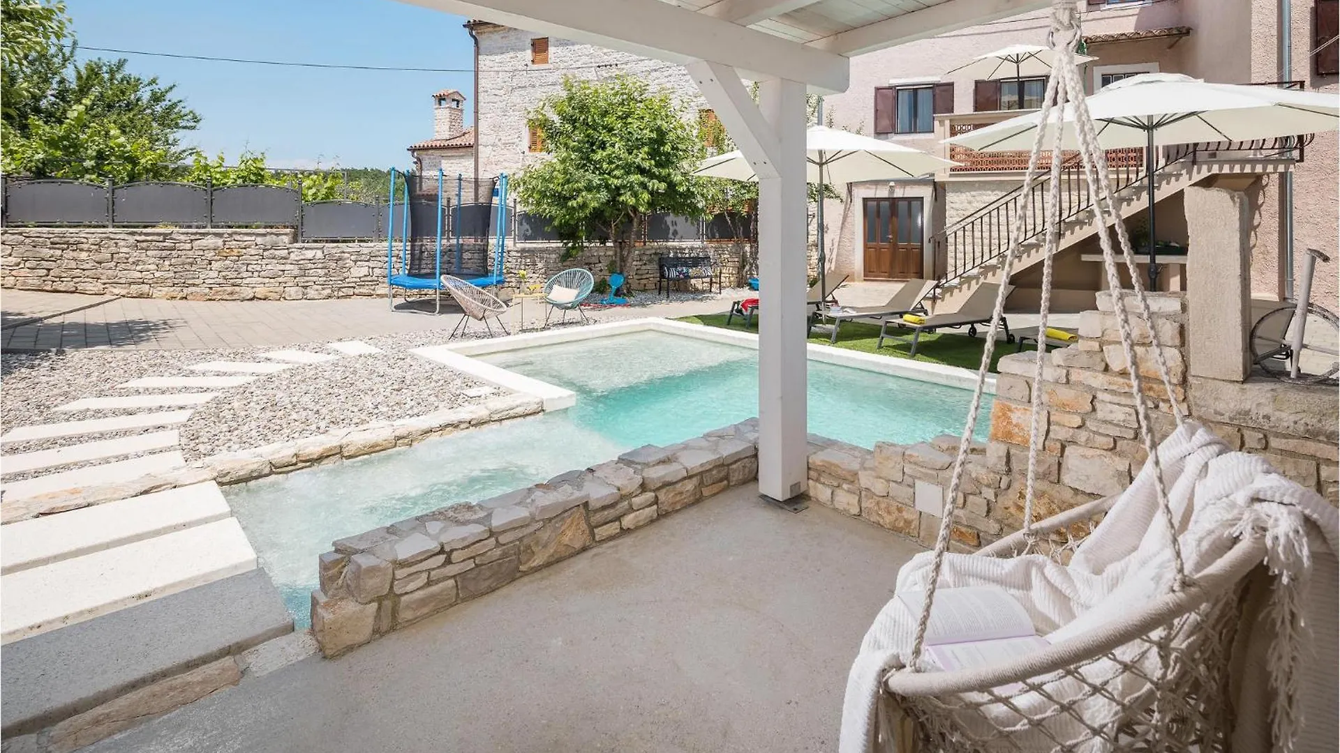 4 Bedroom Cozy Home In Peresiji Holiday home