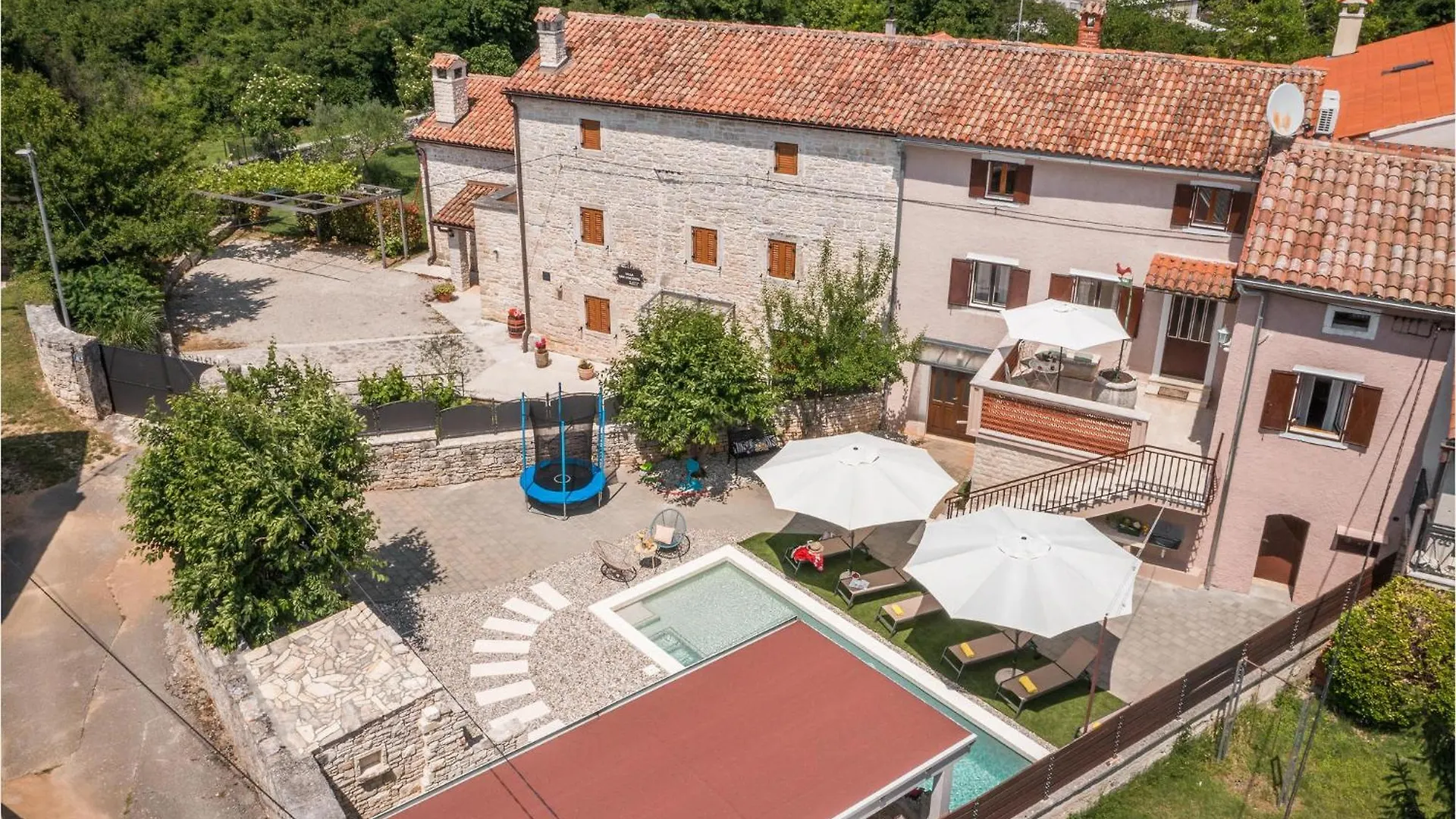 4 Bedroom Cozy Home In Peresiji Holiday home